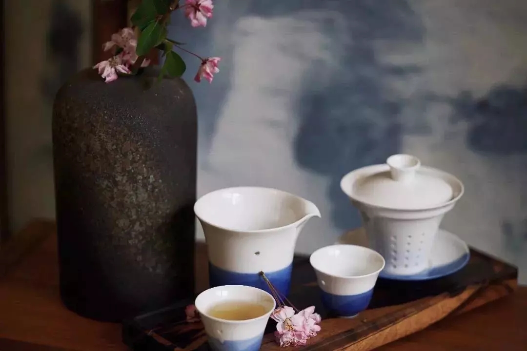 走进“绿色银行”，品茗南糯白毫