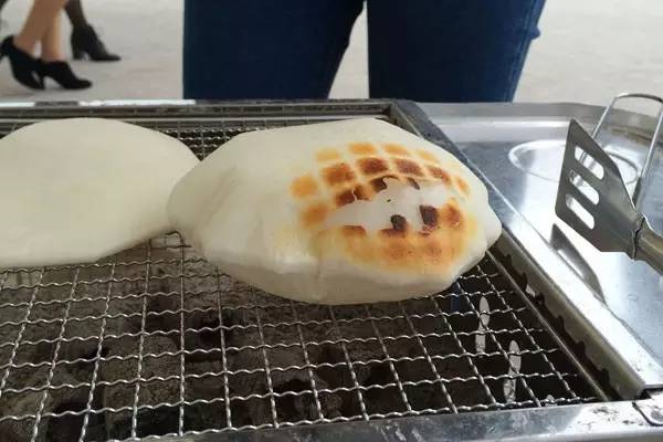 云南人的一天，是从烧饵块开始的