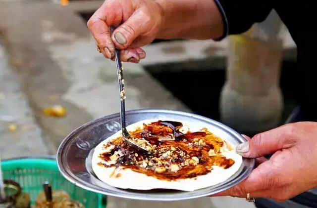 云南人的一天，是从烧饵块开始的
