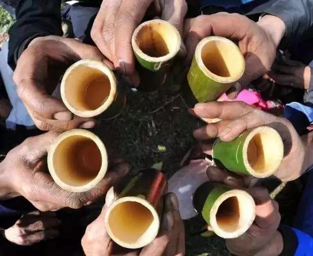 竹筒呈茶