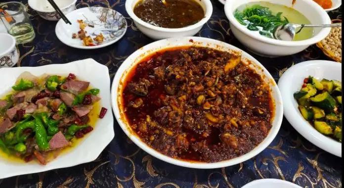 餐桌菜肴