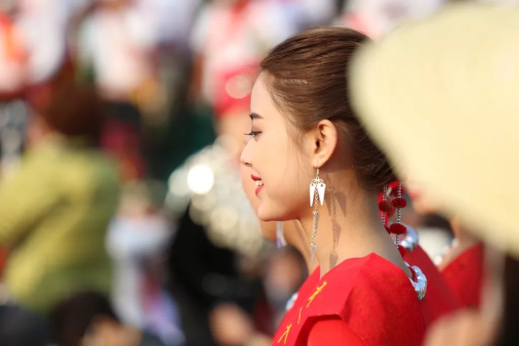 景颇族美女