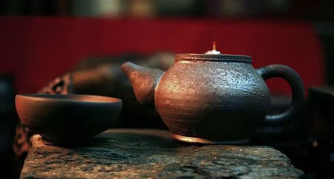 柴烧茶具，在烈火中涅槃的净素之美