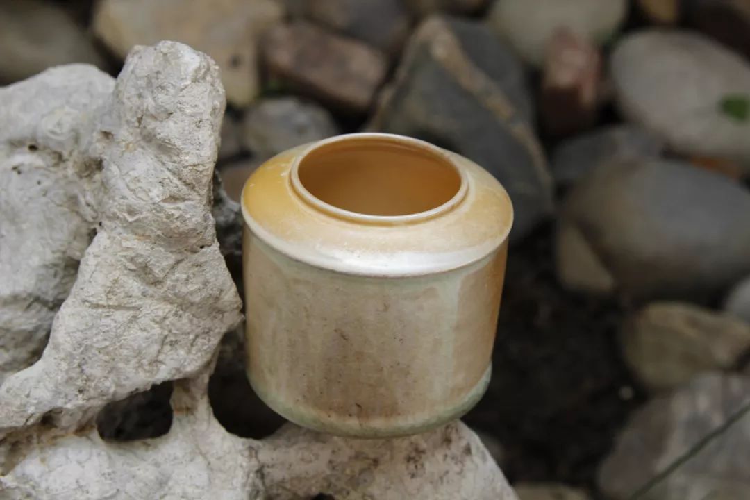 柴烧茶具，在烈火中涅槃的净素之美