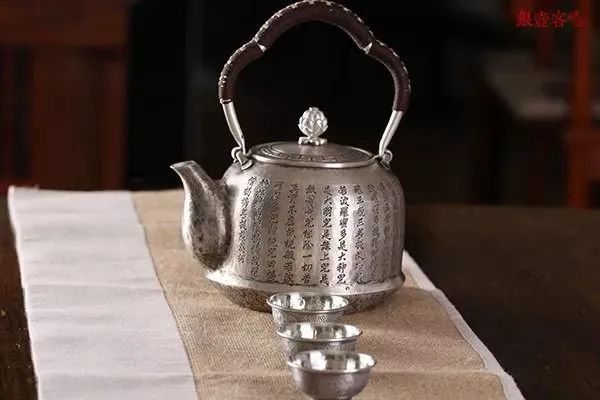当千锤百炼的雪花银，遇上茶具