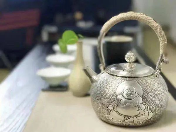 当千锤百炼的雪花银，遇上茶具