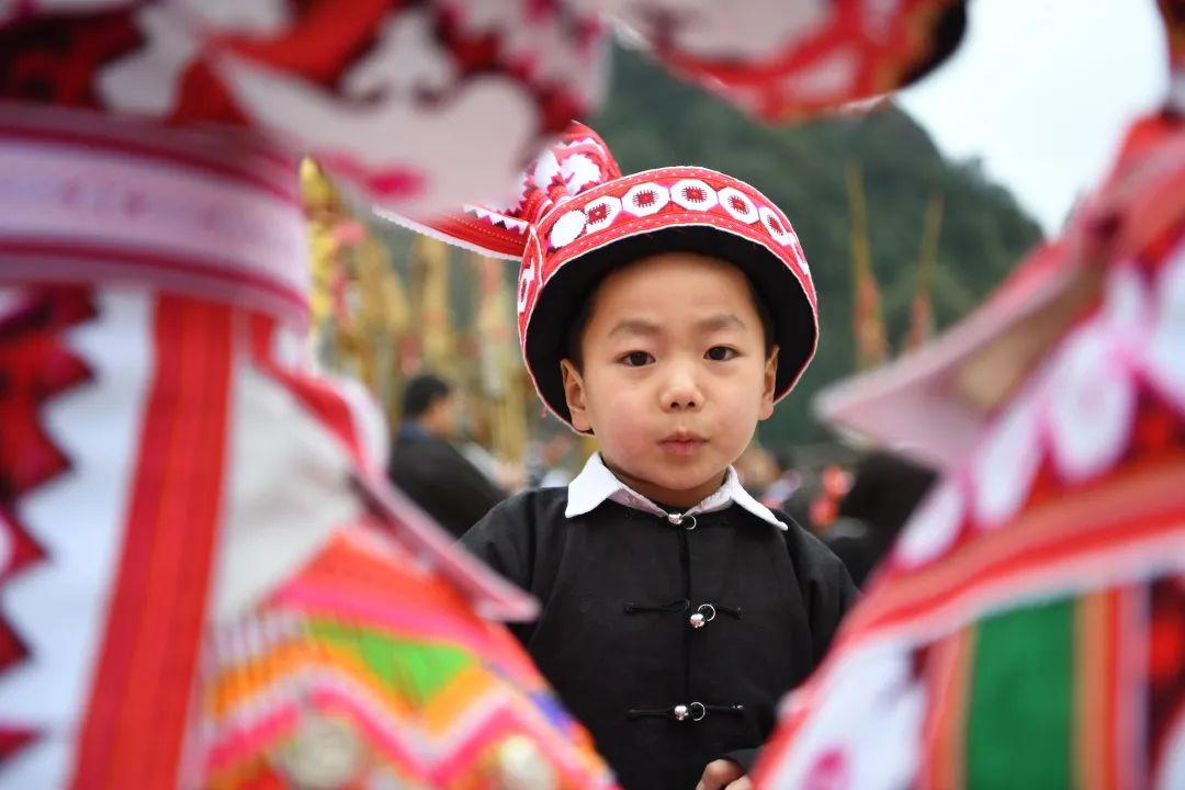 苗族小孩