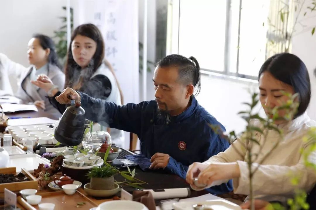 昆明历史名茶，一壶就能香到街尾～