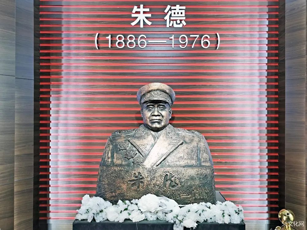 朱德雕像