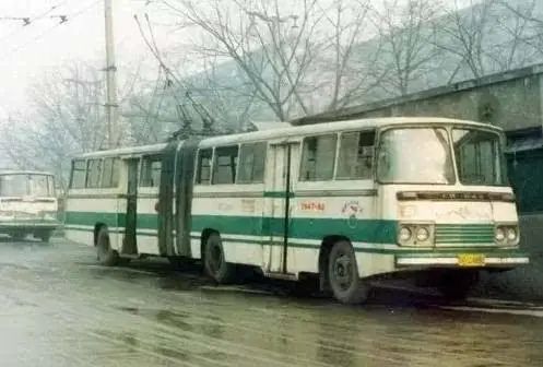 老式公共汽车