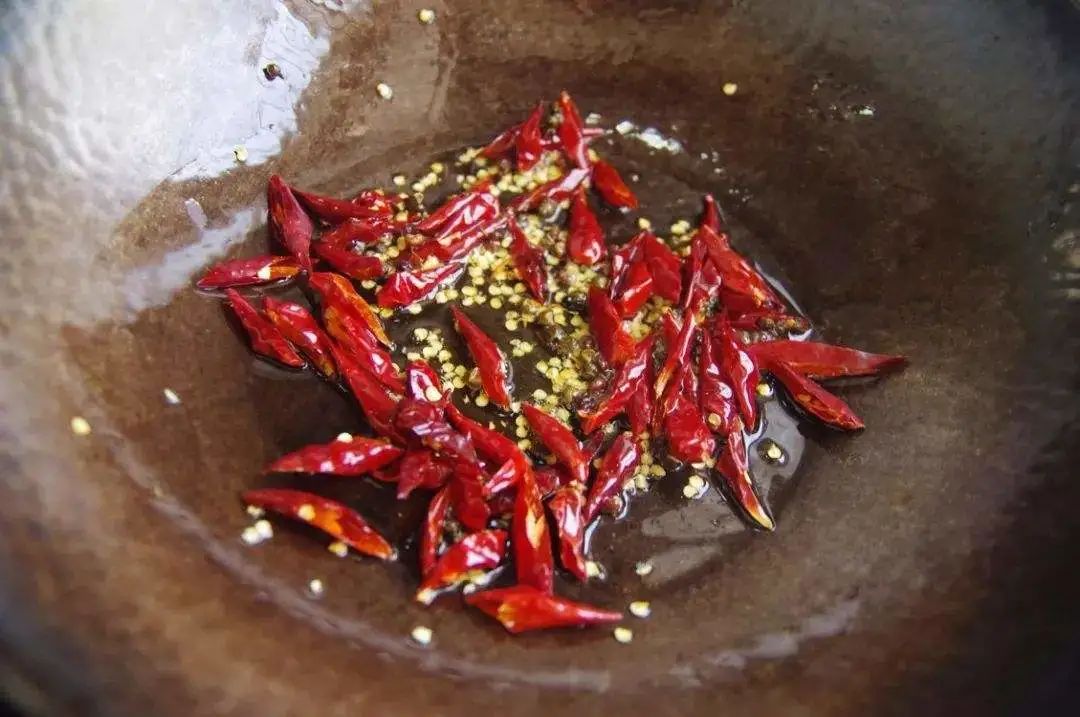 辣椒炒香