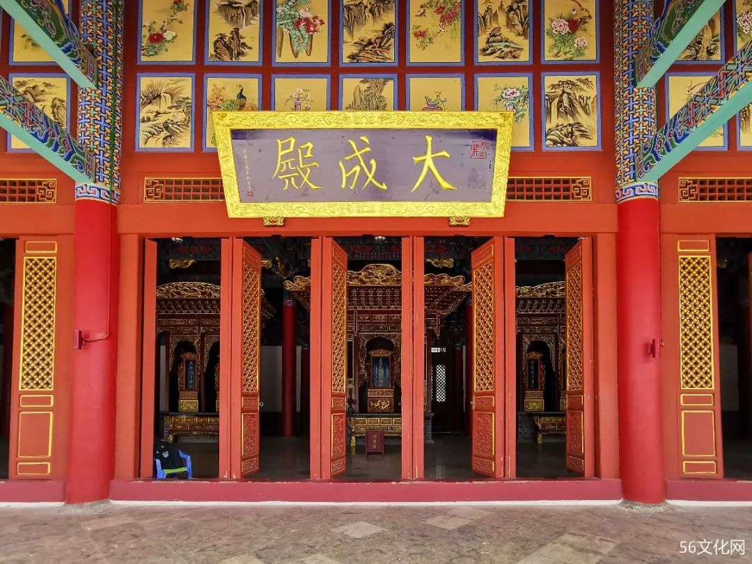 大成殿门