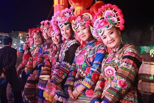为确保彝族刺绣在保持传统的基础上有创新