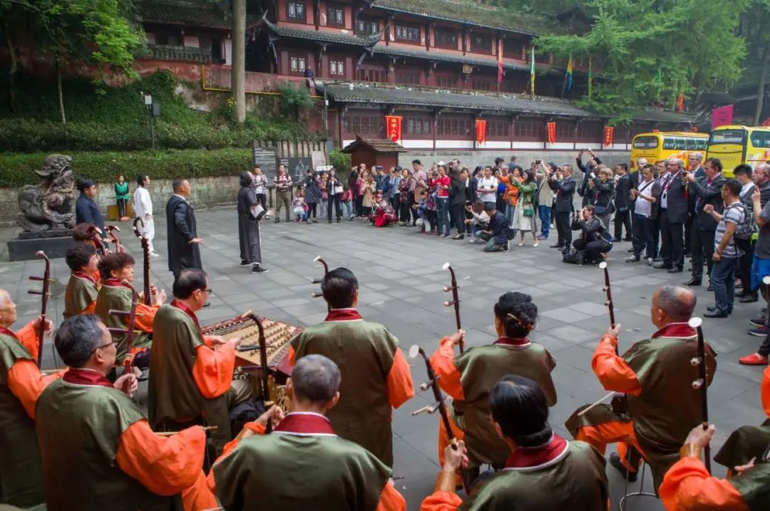 表演