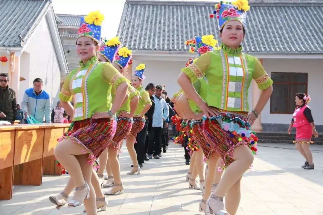 这个民族太乐观，跳舞都叫“跳欢乐”