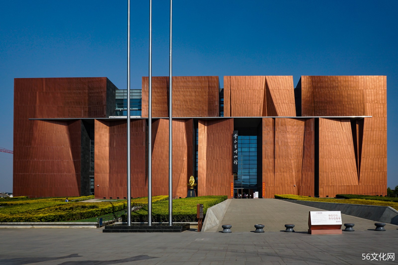 云博门口的大鹏鸟 云博门口的大鹏鸟