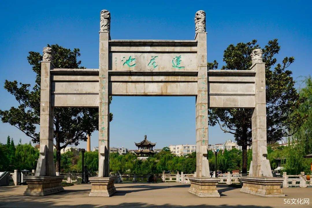 历史兴衰江南风景看昆明莲花池公园