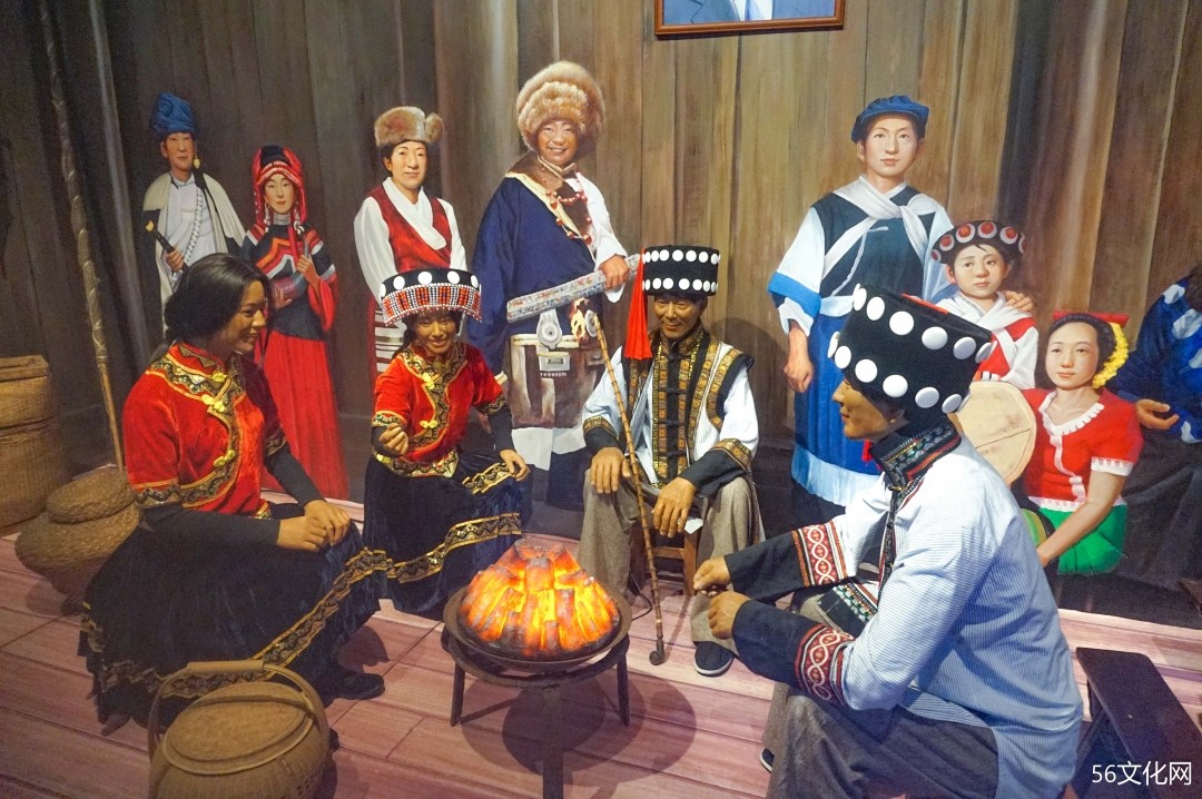 少数民族家中情景