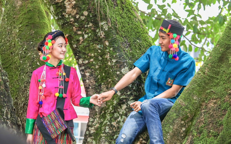 阿昌族男女
