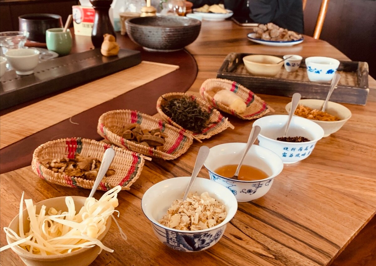 加入茶中的佐料.jpg