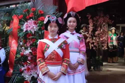 纳西族服饰