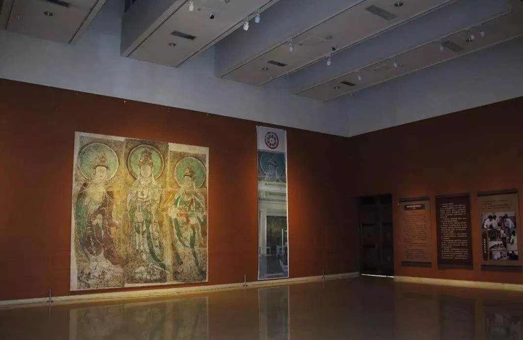 “行唐清凉寺三菩萨壁画”摹本在河北省展出 