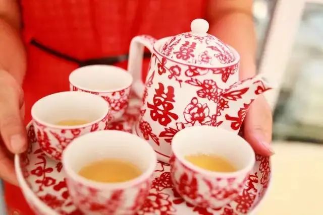 中国人的婚礼中，不能少了茶