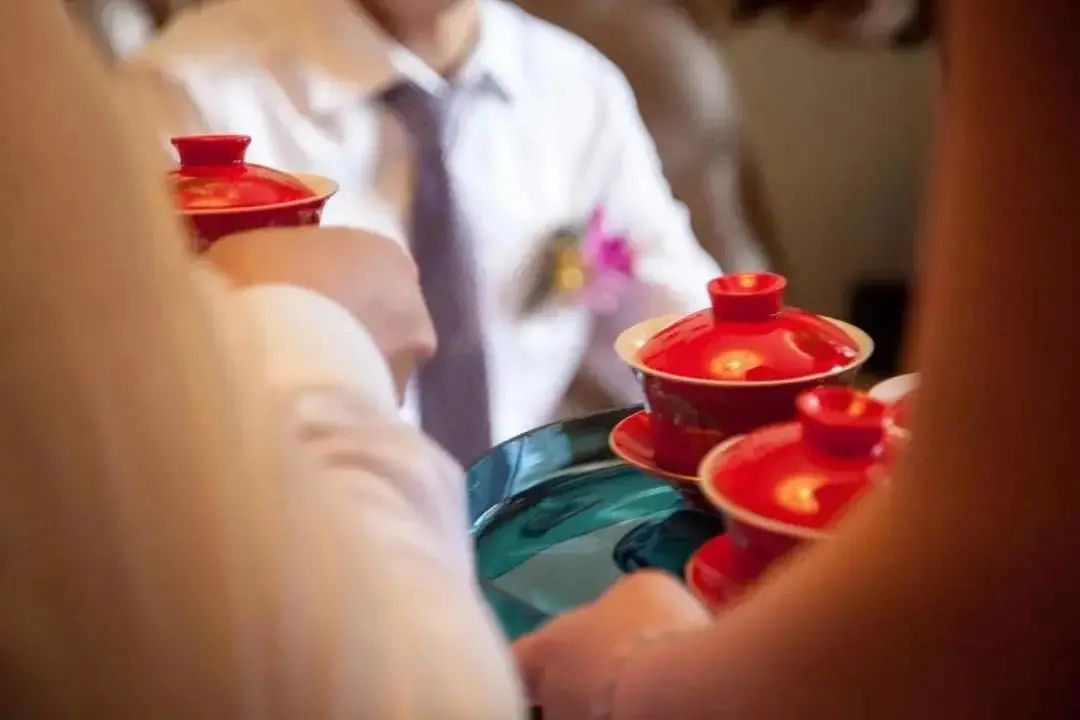 中国人的婚礼中，不能少了茶